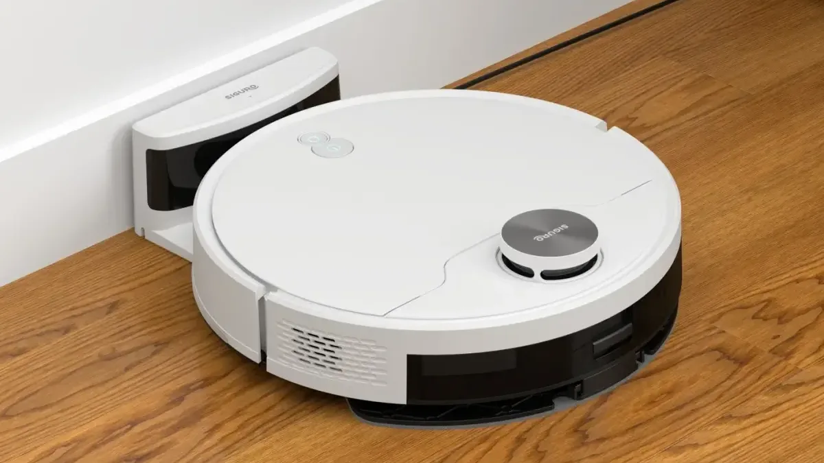 Robotický vysavač z Alzy za 3,5 tisíce. Umí mopovat, má slušný výkon a dá se ovládat mobilem