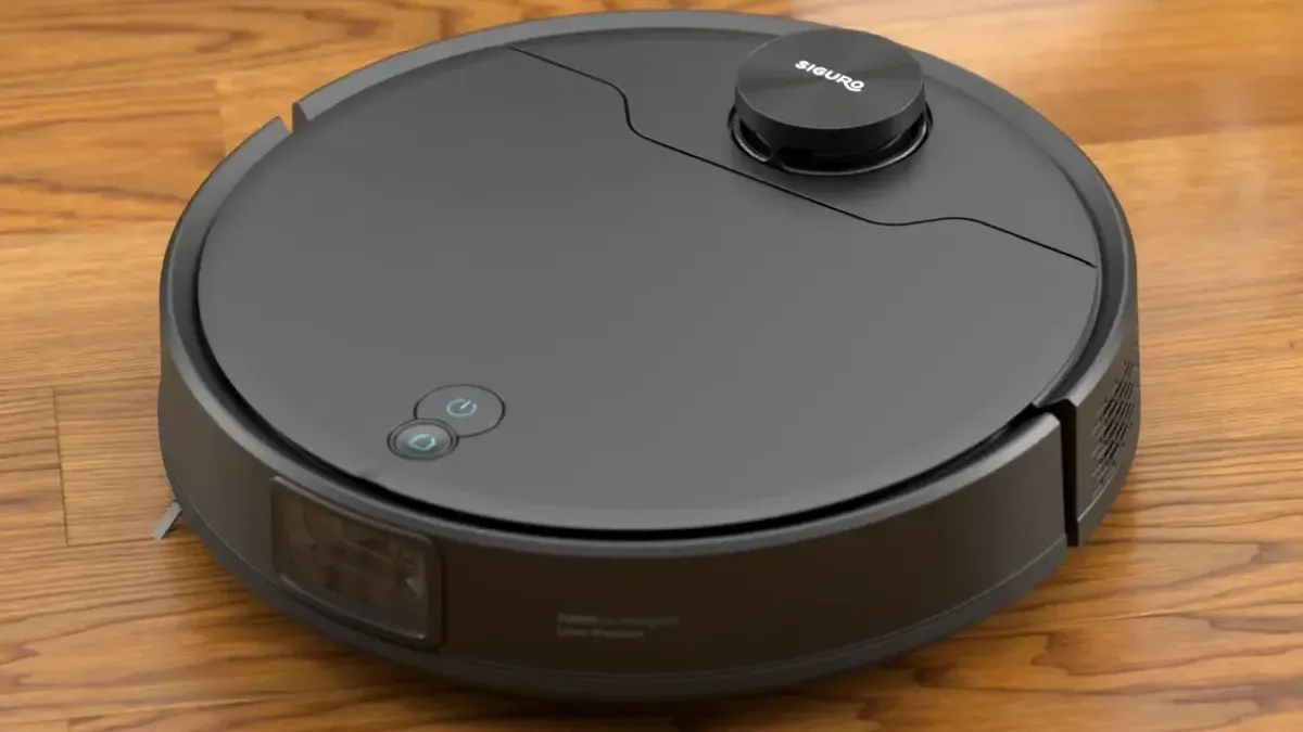 Slušně vybavený robotický vysavač z Alzy zlevnil na 4 499 Kč. Má AI senzor a umí i vytírat