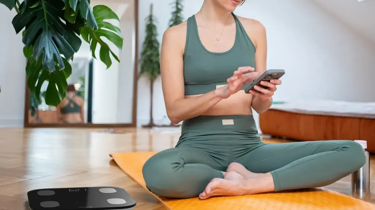 Chytrá váha Siguro zase zlevnila pod pětistovku. Má spoustu funkcí a uživatelé ji chválí