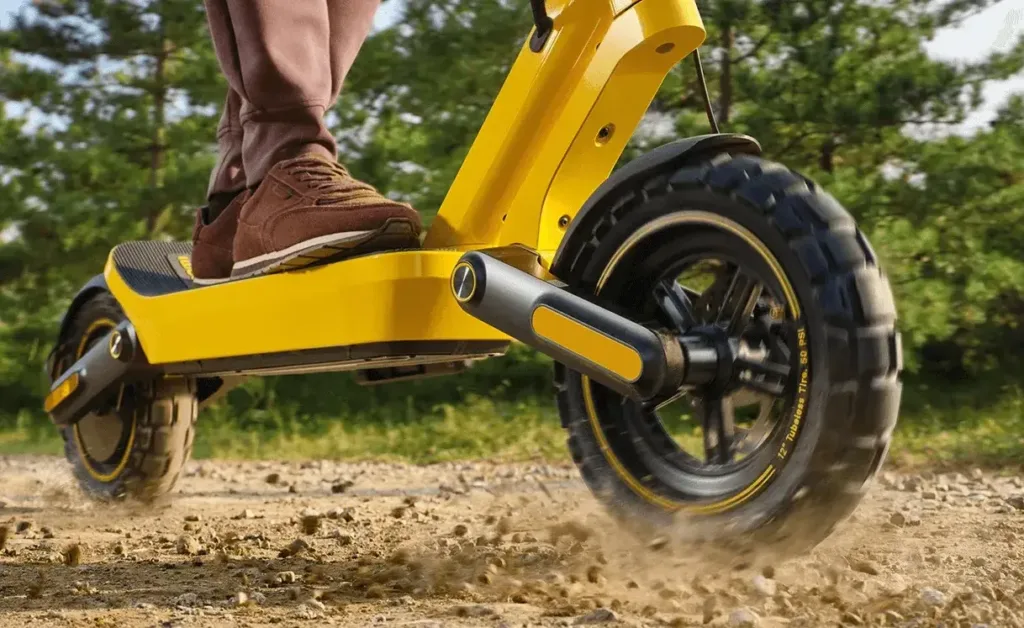 Xiaomi Electric Scooter 6 Ultra v terenu