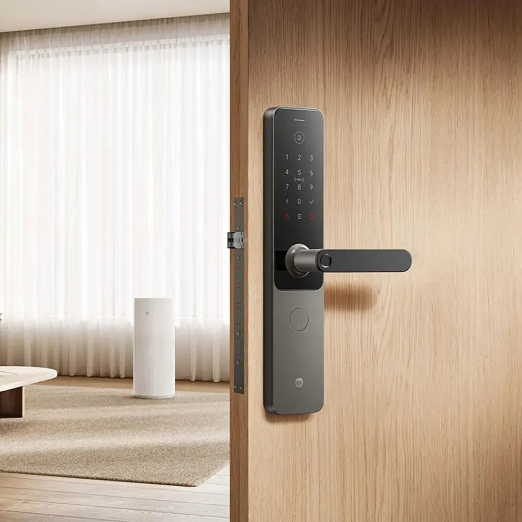 Xiaomis Smart Door Lock G100 na dverich