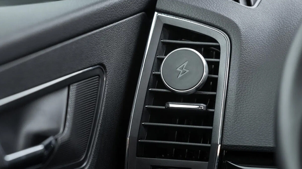 Levný magnetický držák do auta! AlzaPower Holder FMC200 teď stojí jen stovku a má skvělé recenze