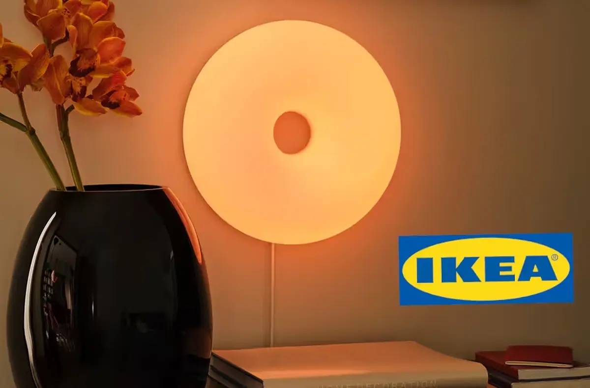 ikea Varmblixt na stene s logem