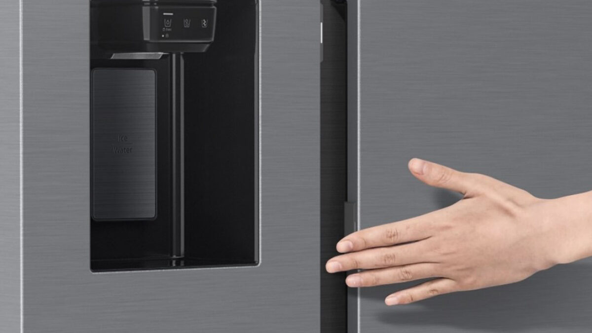 Americká lednice Samsung je o 20 tisíc levnější! Má výrobník ledu, dávkovač vody a chytré funkce