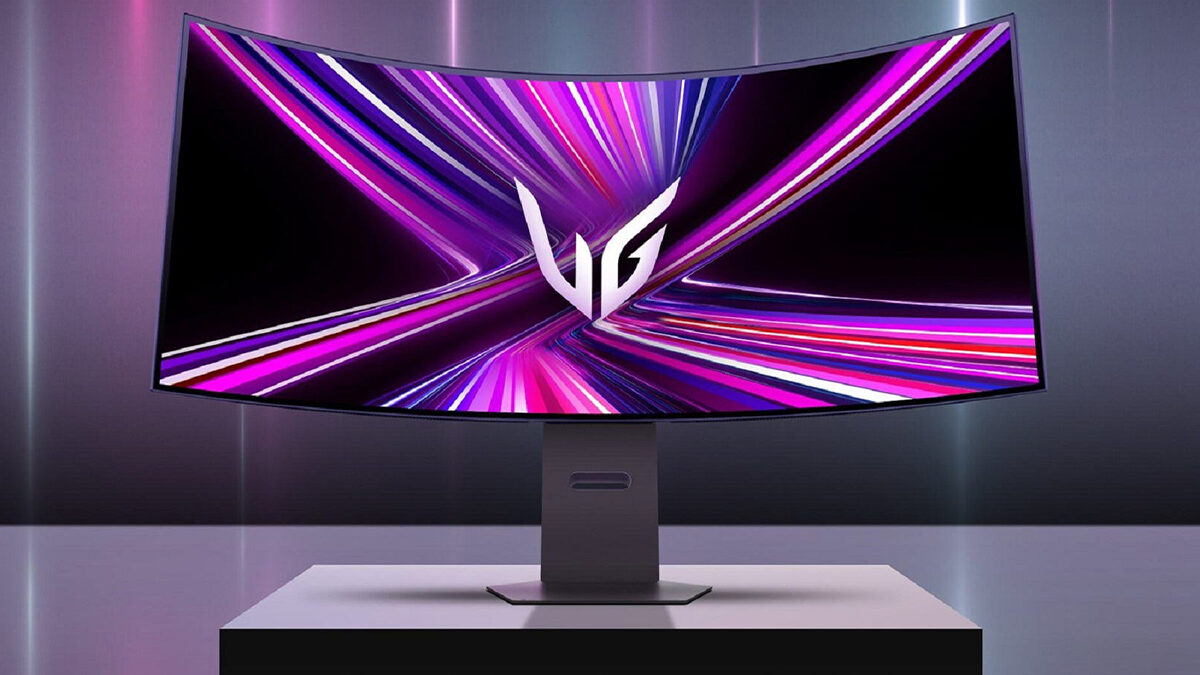 39″ OLED monitor od LG spadl o třetinu! Je zakřivený, má 240 Hz a operační systém webOS