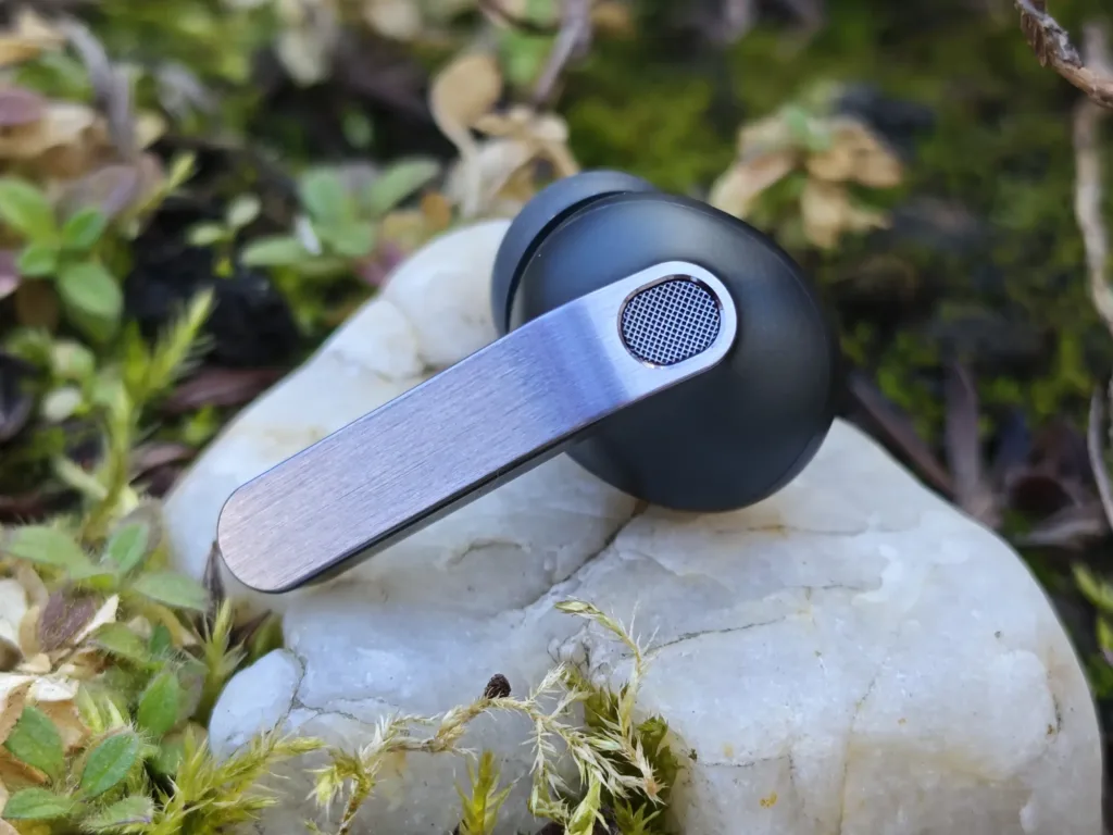 samsung galaxy buds4 pro sluchatko zblizka nozicka