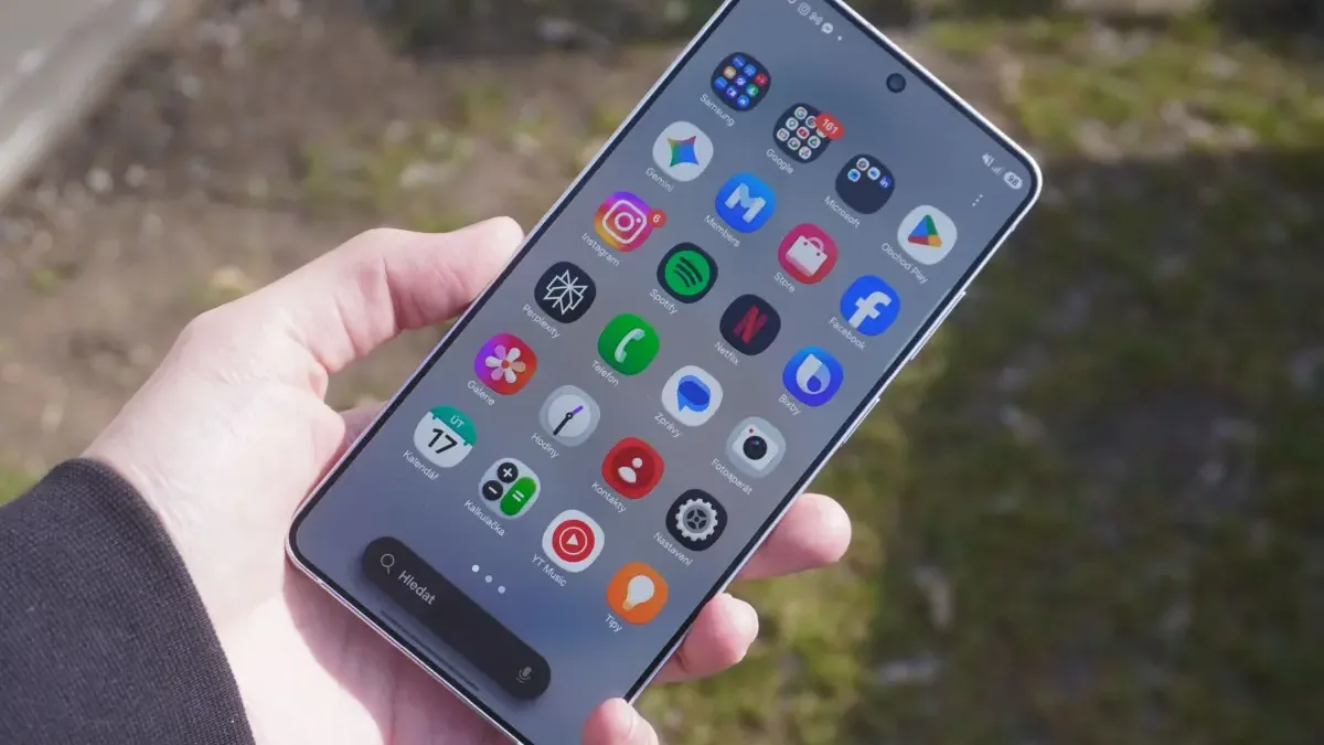 Řada Samsung Galaxy S26 brzy dovede sdílet soubory přes AirDrop s využitím Quick Share