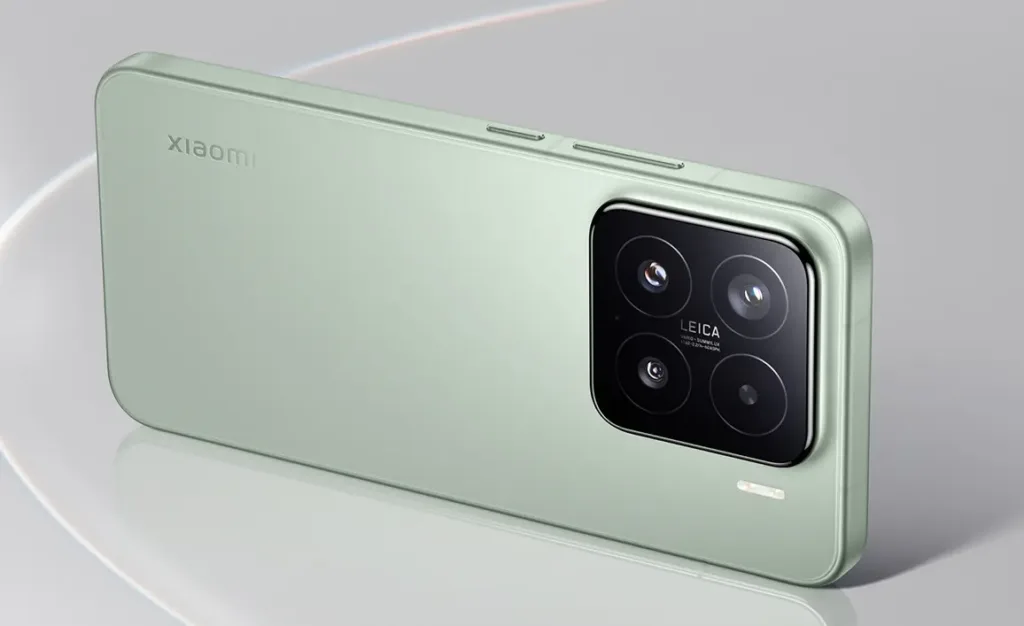 xiaomi 15 zelena na stribrnem pozadi