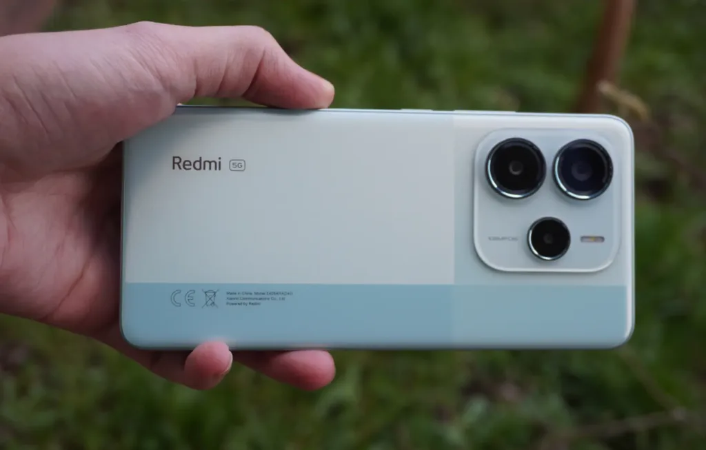 xiaomi redmi note 14 5g modra zada v ruce