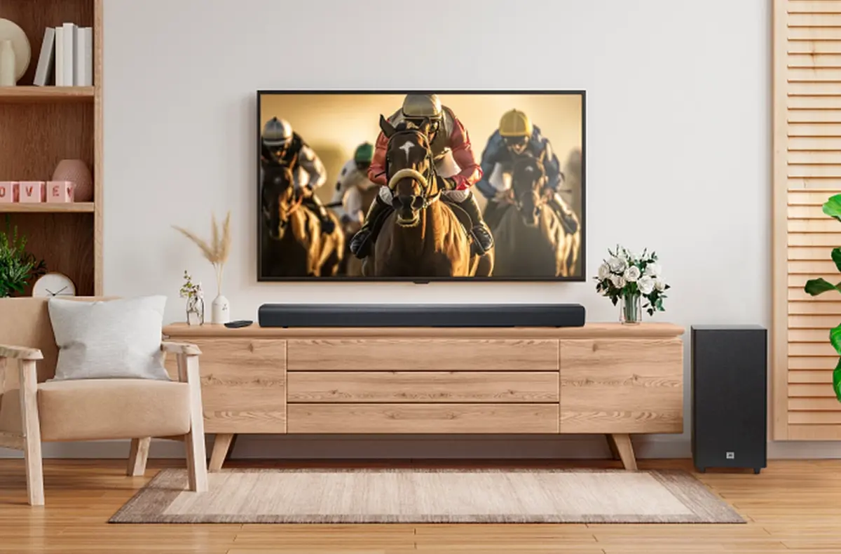 JBL CINEMA SB580 v obyvaku u televize