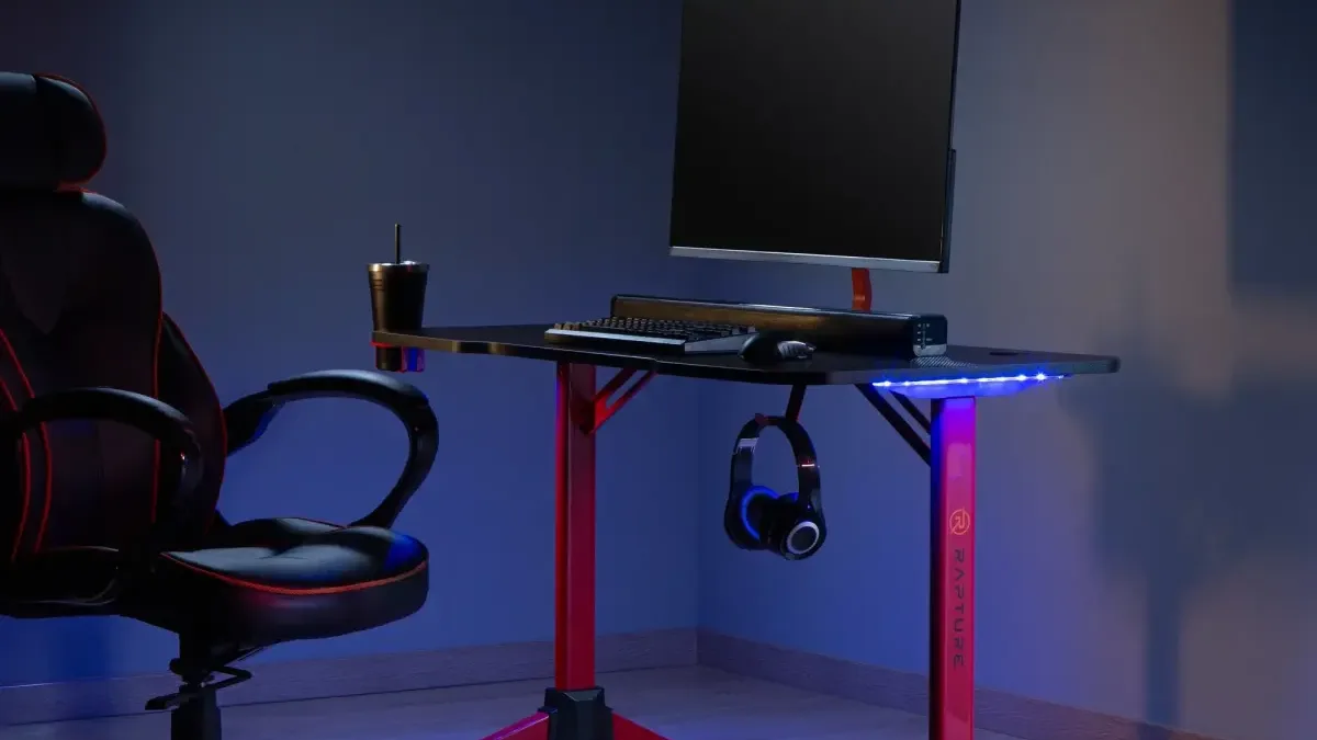 Herní stůl za pár korun. Rapture TEMPLE 200 zlevnil pod 3 tisíce, má RGB a výborné hodnocení