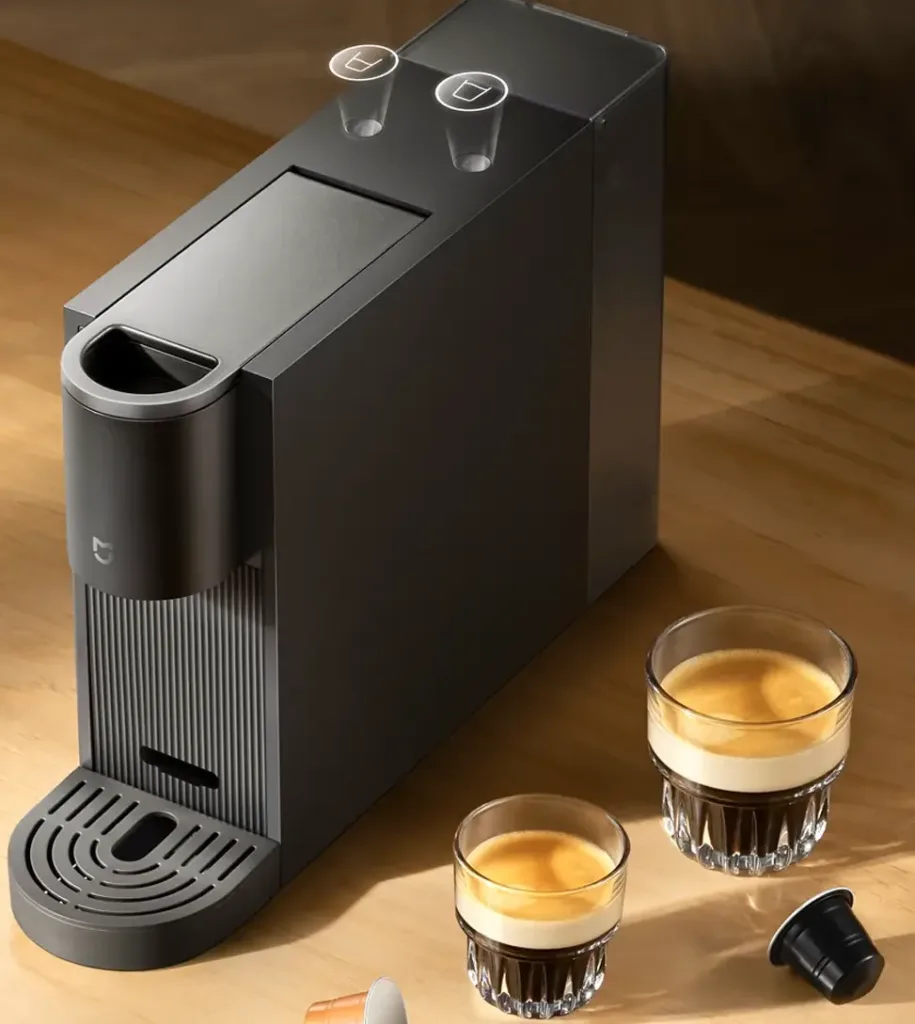 Xiaomi Mijia Capsule Coffee Machine s kapslemi a hotovou kavou