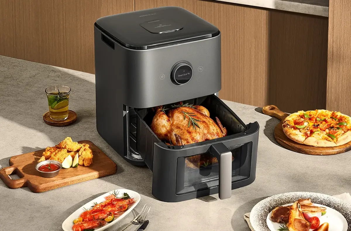 Xiaomi Mijia Smart Steam Air Fryer 7L s jidlem na stole
