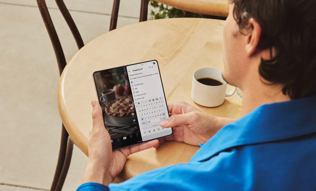 moto_razr_fold_2026_form_factor_2_d_90c345m9