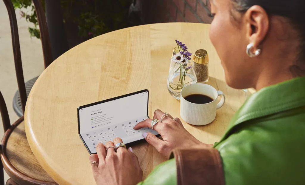 moto_razr_fold_2026_form_factor_5_d_as0lqqeh