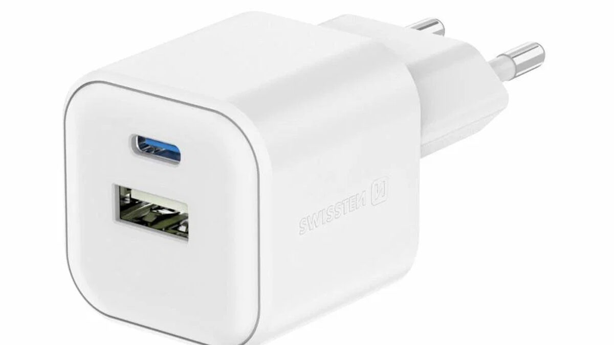 35W GaN nabíječka se dvěma porty za 237 Kč. Na Alze ji koupilo přes 5 000 lidí a chválí ji skoro každý