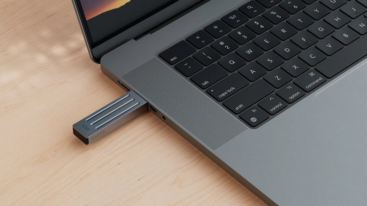 Skvělá nabídka! Na Alze je v akci SSD disk, který připojíte bez kabelu a připnete na klíčenku