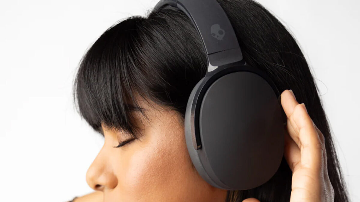 Skvěle hrající sluchátka Skullcandy Hesh Evo jsou o půlku levnější! Za čtrnáct stovek dostanete také dlouhou výdrž a skládací konstrukci