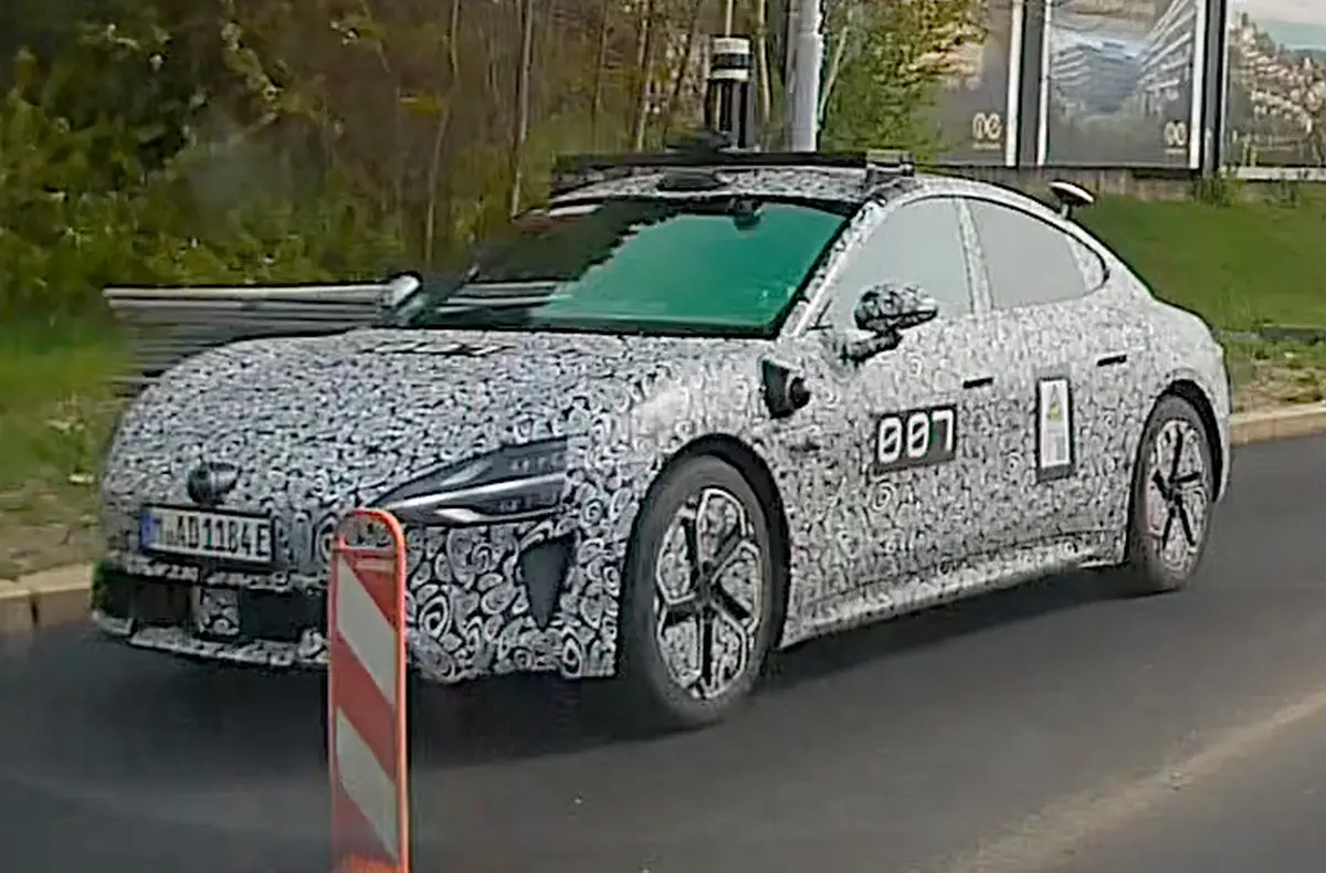 xiaomi su7 na fotografii z brna