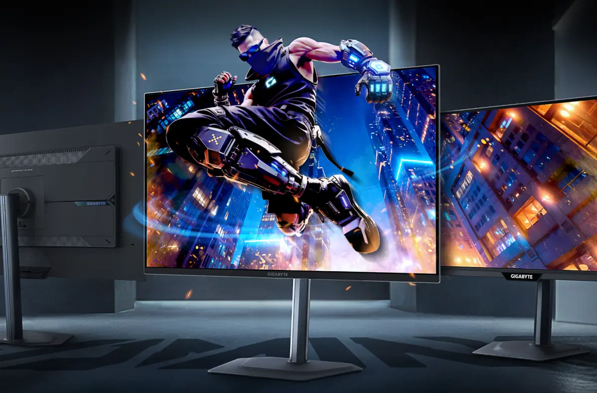 GIGABYTE MO27Q2A tri monitory