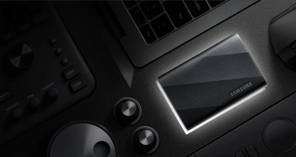Samsung Portable SSD T9 2TB u klavesnice