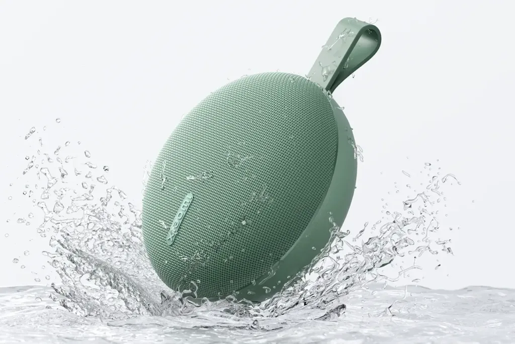 Xiaomi Bluetooth Speaker Essential zelena ve vode