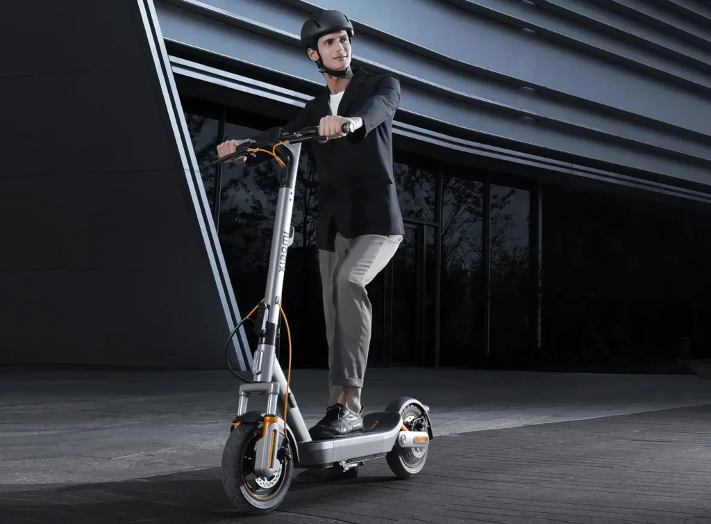 Xiaomi Electric Scooter 6 Max s jezdcem 2