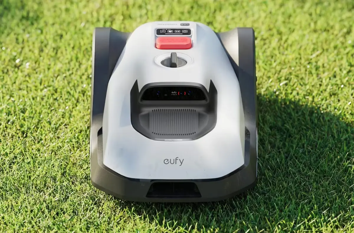eufy Robot Lawn Mower C15 na trave