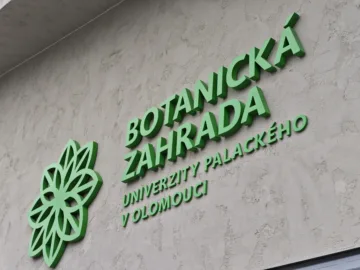 poco f7 ultra botanicka zahrada 25x teleobjektiv