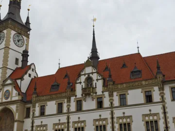 poco f7 ultra olomoucka radnice 2x vyrez