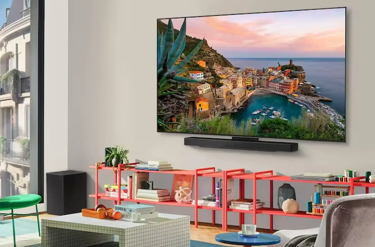 LG OLED77C54 na stene