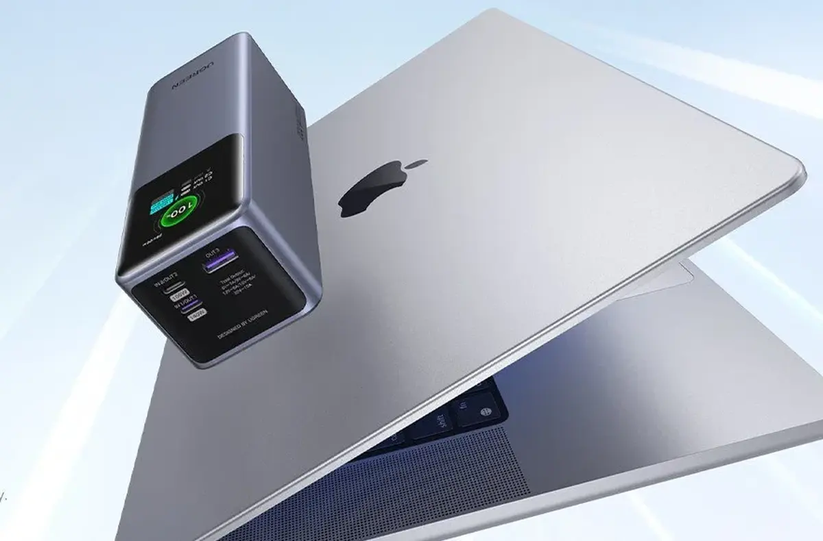 UGREEN 25000mAh 200W Fast Charging Power Bank na macbooku