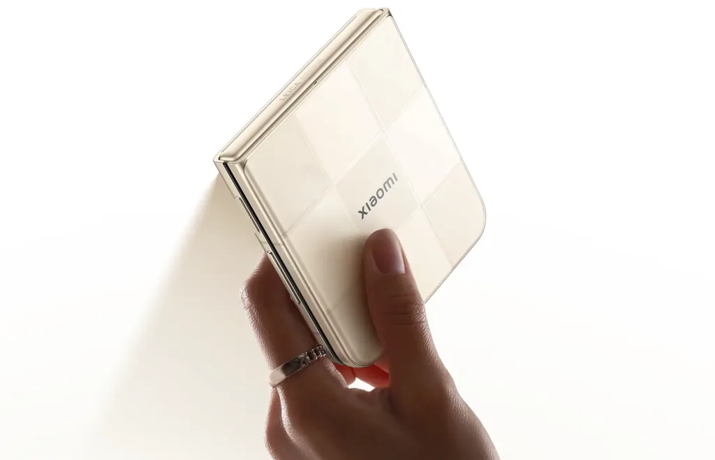 xiaomi mix flip 2 zlaty slozeny