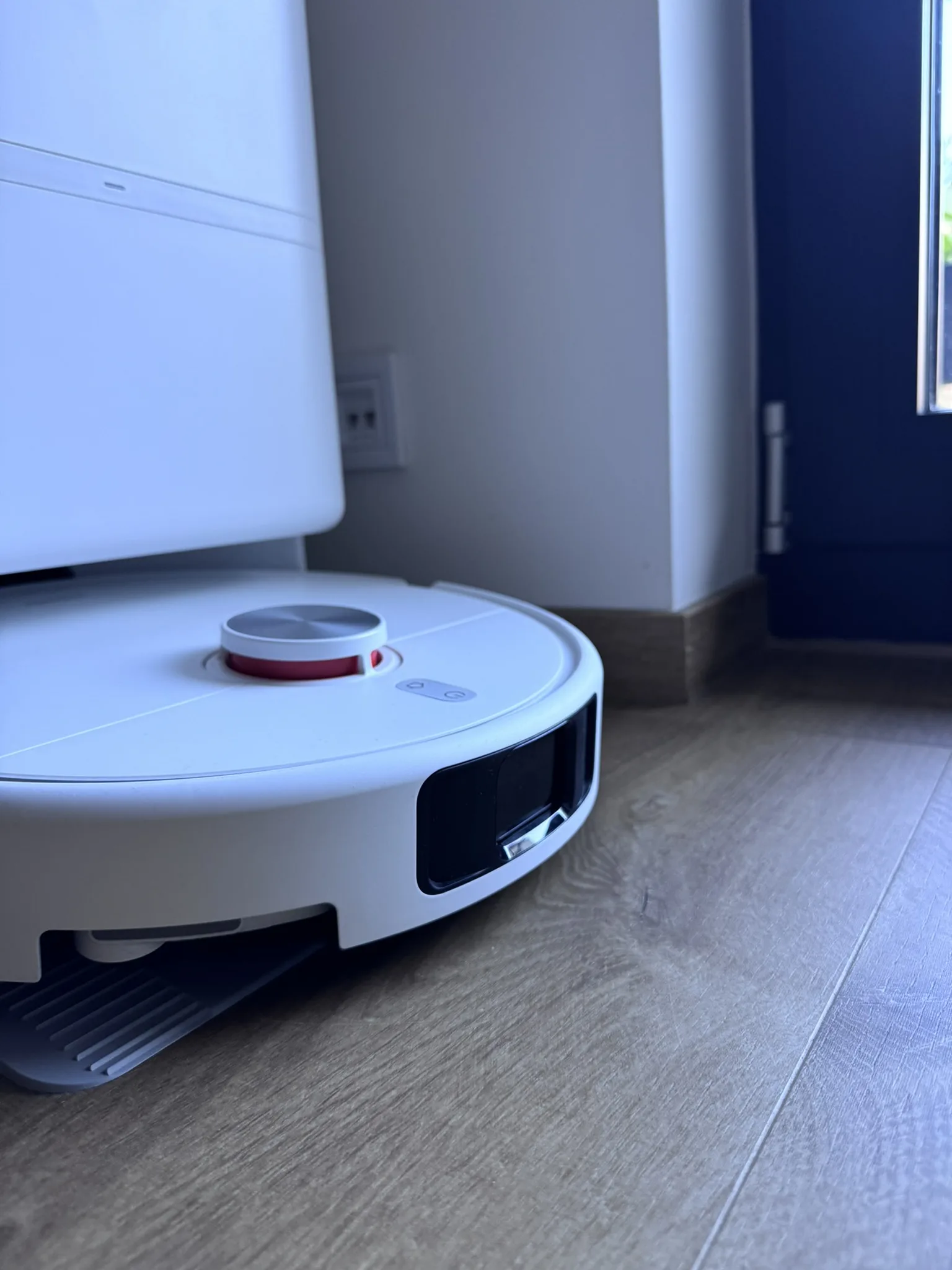 Xiaomi Robot Vacuum H50 Pro u samočisticí stanice během našeho červnového testu