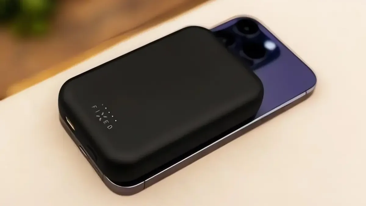 Powerbanka FIXED MagZen 2 s MagSafe je nyní o 20 % levnější. Nabije telefon bezdrátově za pouhých 799 Kč