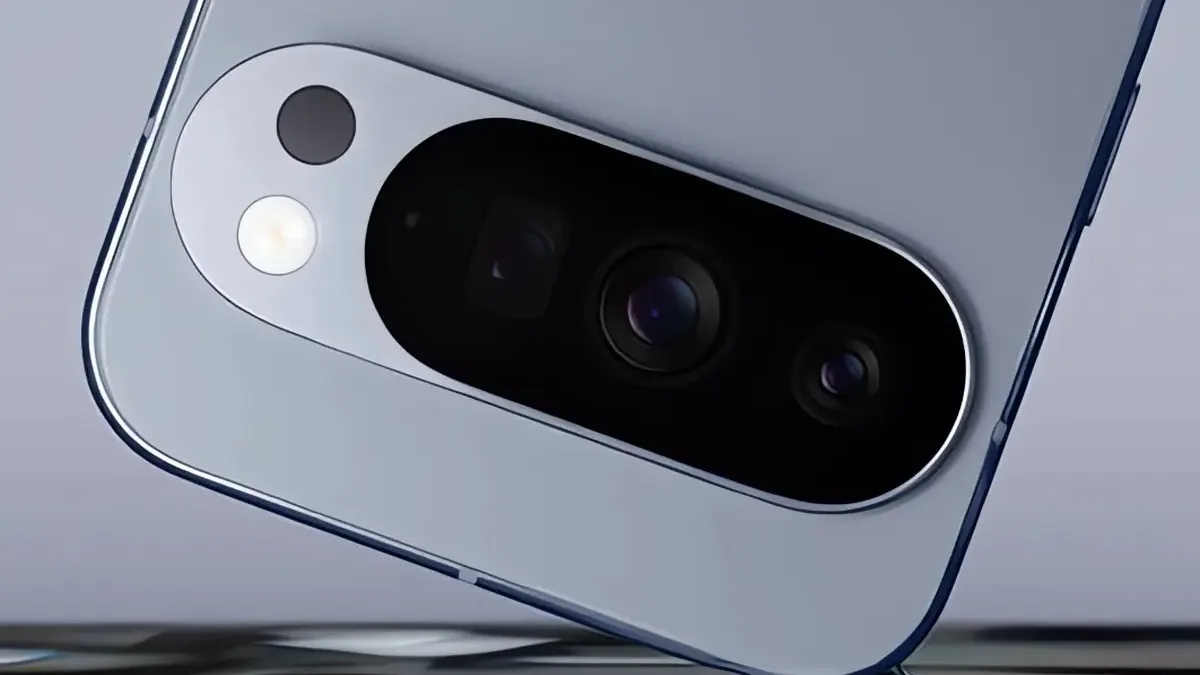 Google Pixel 10 Pro (XL) uniká v nádherné modré variantě spolu se sluchátky a hodinkami
