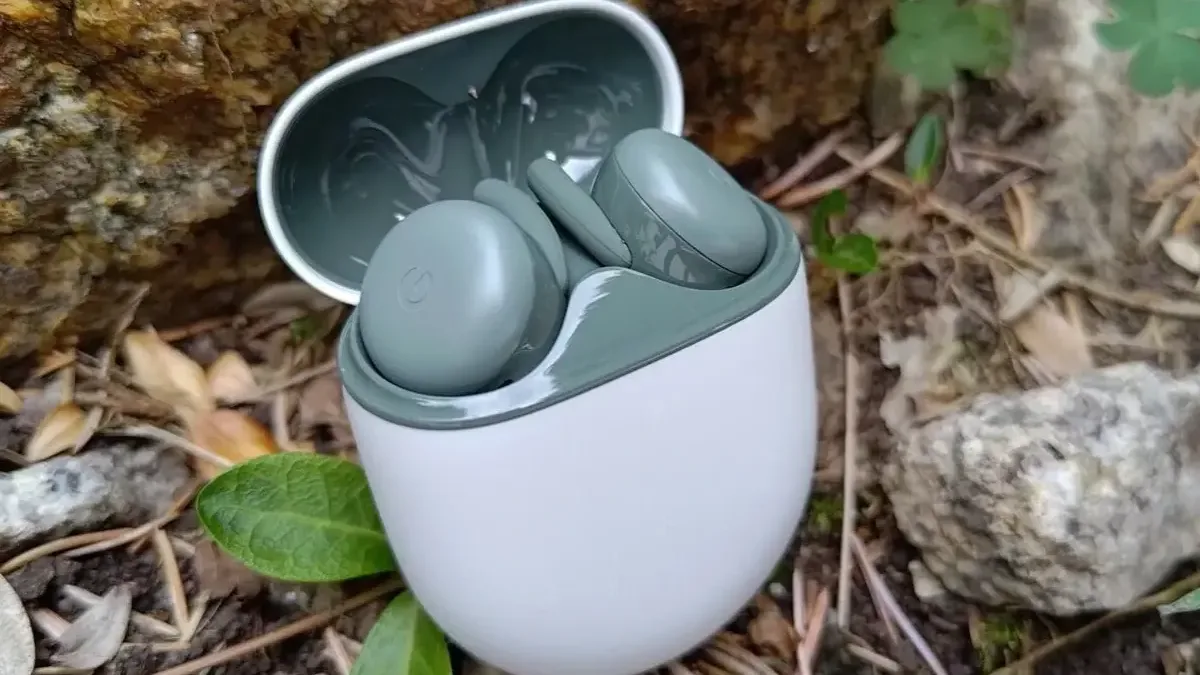 Google prý zaplní velkou mezeru v portfoliu. Má představit Pixel Buds 2a a mohou přinést tyto novinky
