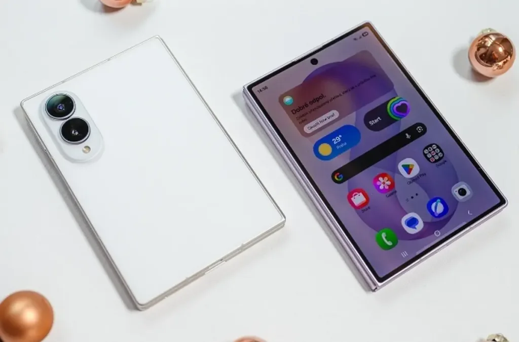 sasmung galaxy z fold8 predni a zadni strana