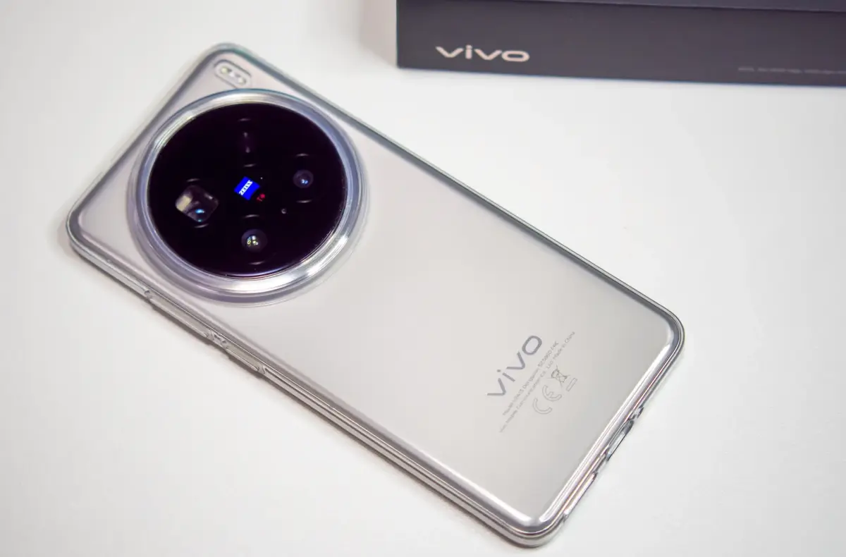 vivo x200 pro zadni strana v ochrannem pouzdre pod krabickou