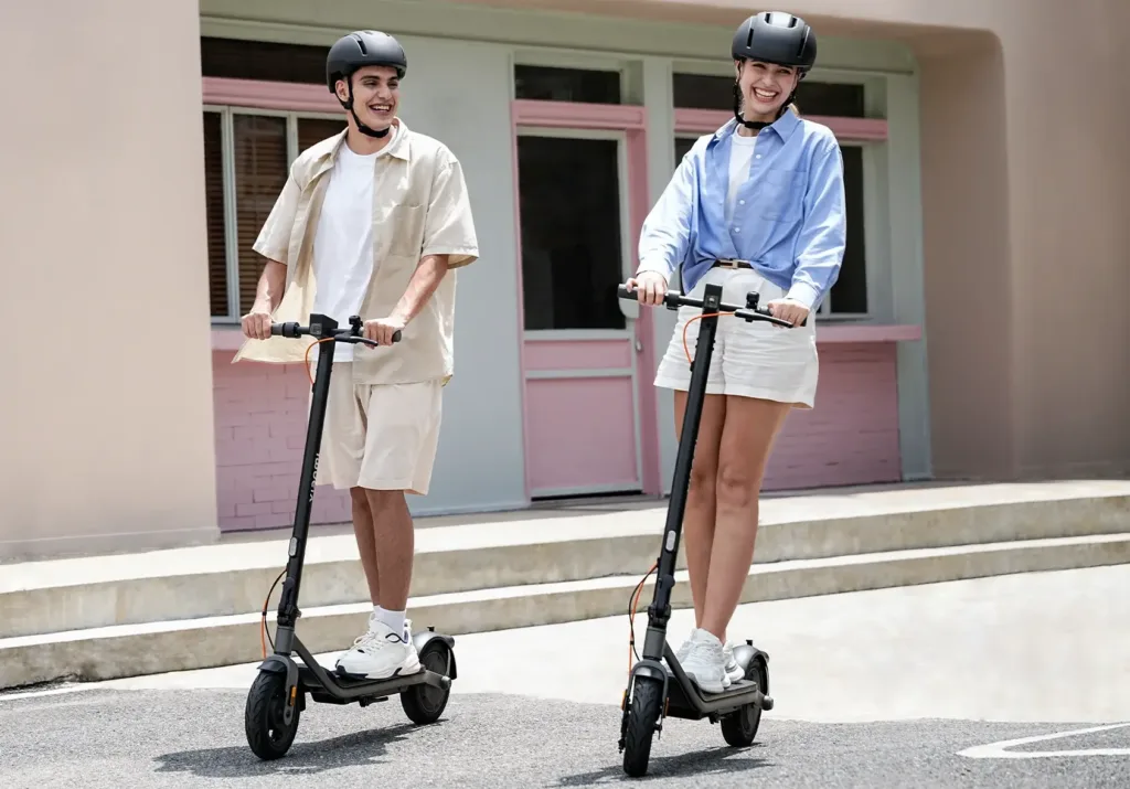 xiaomi electric scooter 6 essential dva jezdci