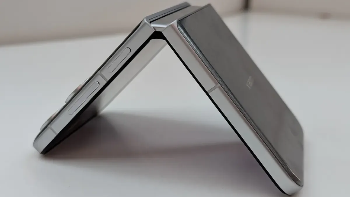 Exkluzivně: Osahali jsme si Xiaomi MIX Flip 2 dříve, než vyšel globálně. Jak se líbí vám?