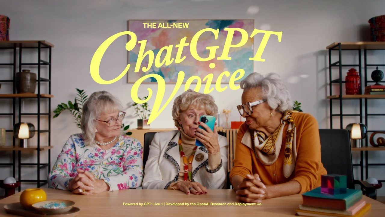Reklamní vizuál OpenAI k novému hlasovému režimu GPT Live – tři seniorky u stolu s telefonem