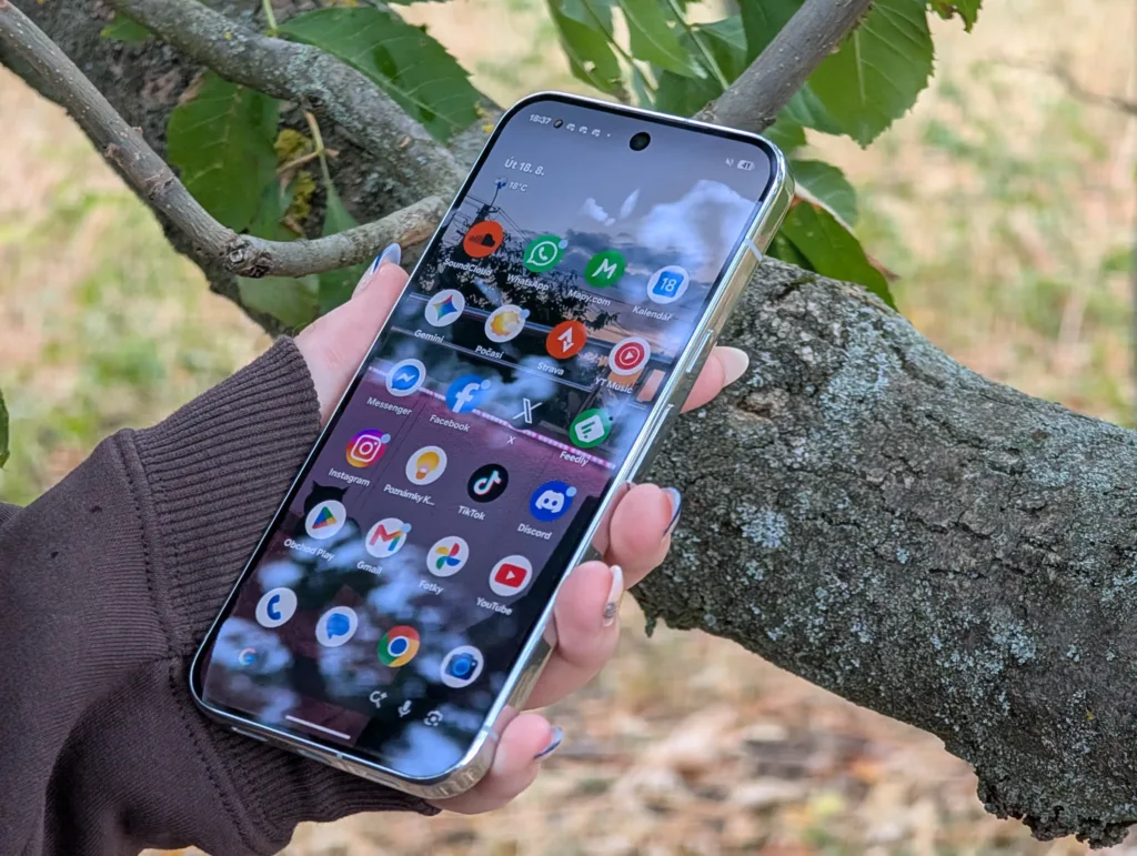 google pixel 11 pro xl displej v ruce