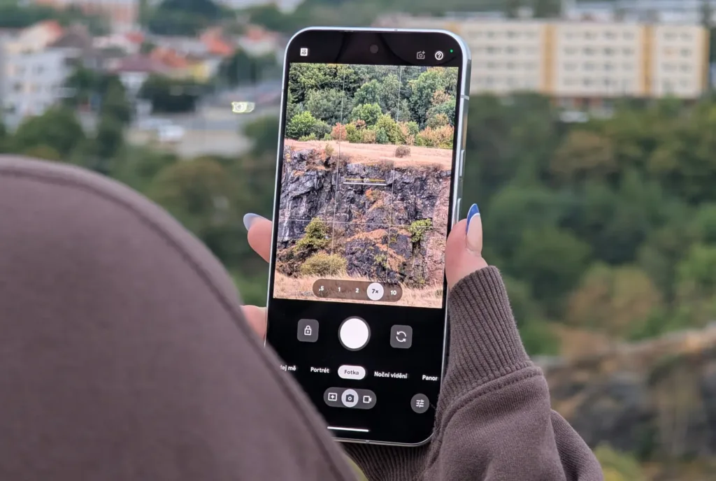 google pixel 11 pro xl fotoaparat v ruce