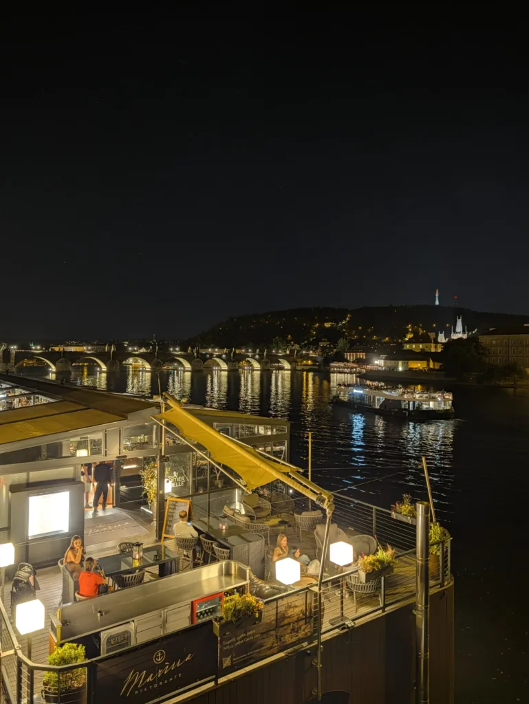 nocni Pixel 11 Pro XL hlavni fotoaparat 1x zoom 44