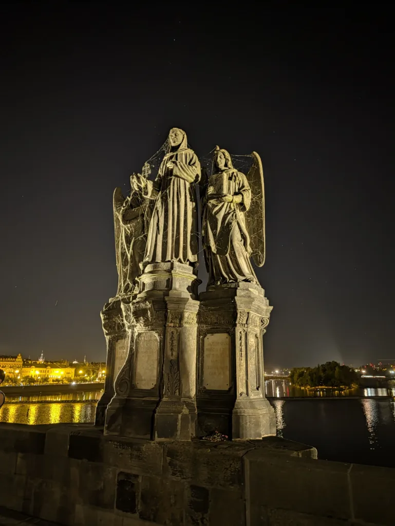 nocni Pixel 11 Pro XL hlavni fotoaparat 1x zoom 51