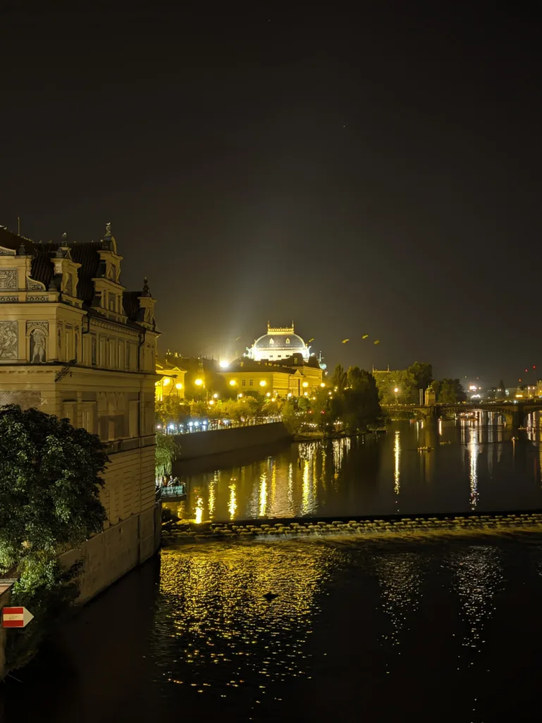 nocni Pixel 11 Pro XL hlavni fotoaparat 2x zoom 85