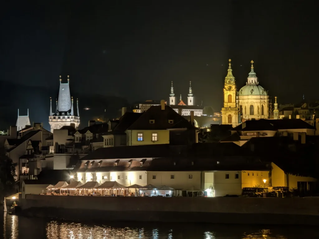 nocni Pixel 11 Pro XL teleobjektiv 5.1x zoom 133