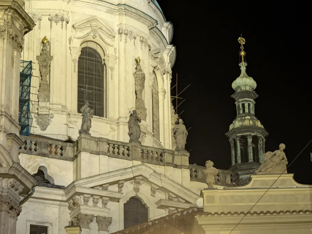 nocni Pixel 11 Pro XL teleobjektiv 5x zoom 121