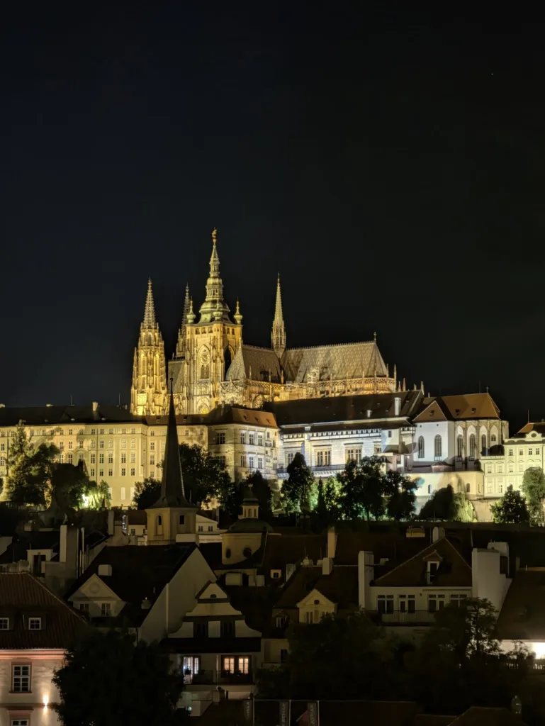 nocni Pixel 11 Pro XL teleobjektiv 5x zoom 136